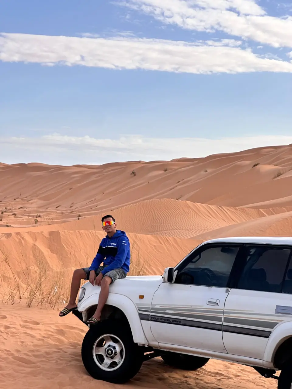 Aymen, desert guide in Douz, on his 4x4 in the dunes
